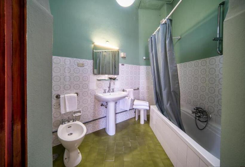 سوییت جونیور, Royal Victoria