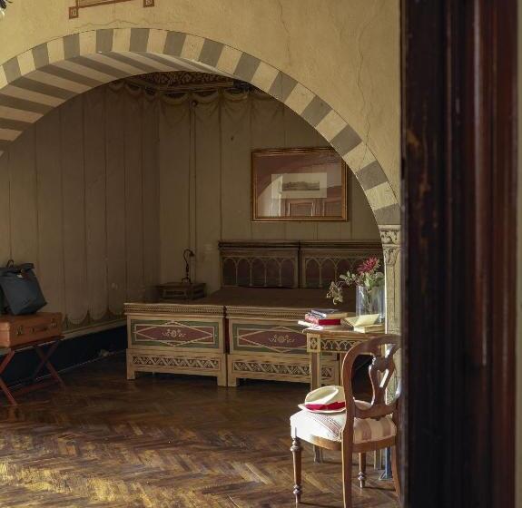 سوییت جونیور, Royal Victoria