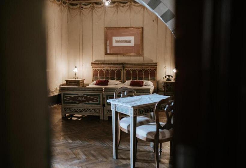 سوییت جونیور, Royal Victoria