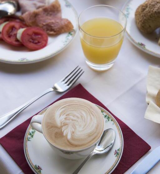 标准单人间, Savoia