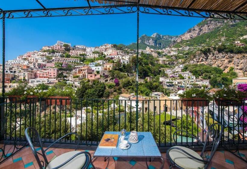 Comfort room with terrace, Savoia