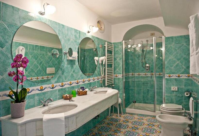 Comfort room with terrace, Savoia