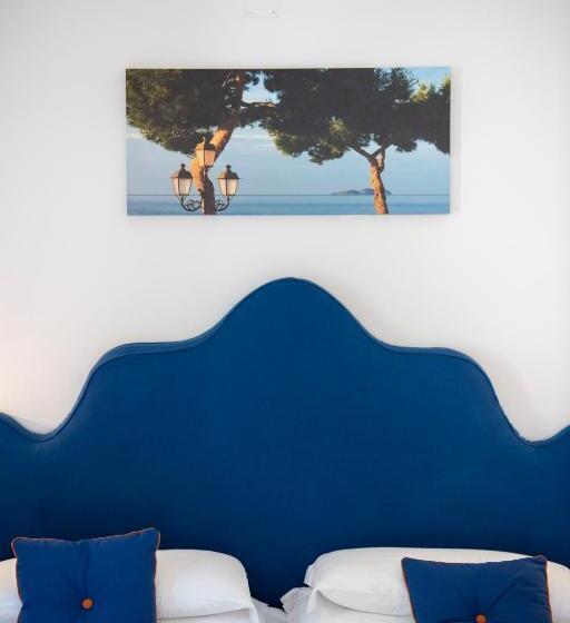 带按摩浴盆的套房, Savoia