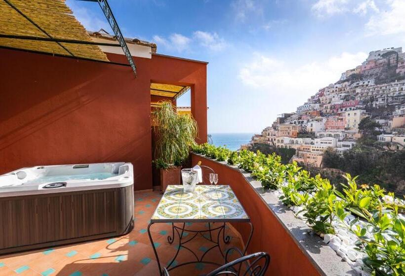 带按摩浴盆的套房, Savoia