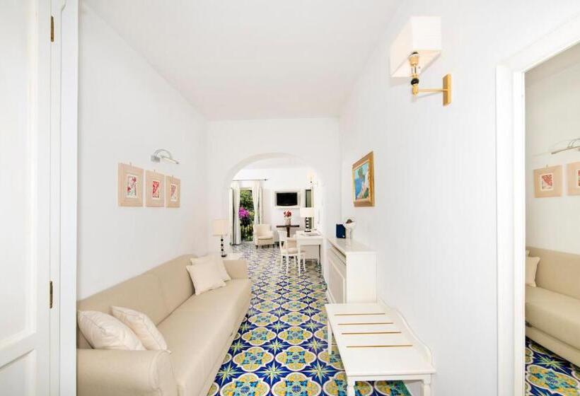 小型套房带海景, Savoia