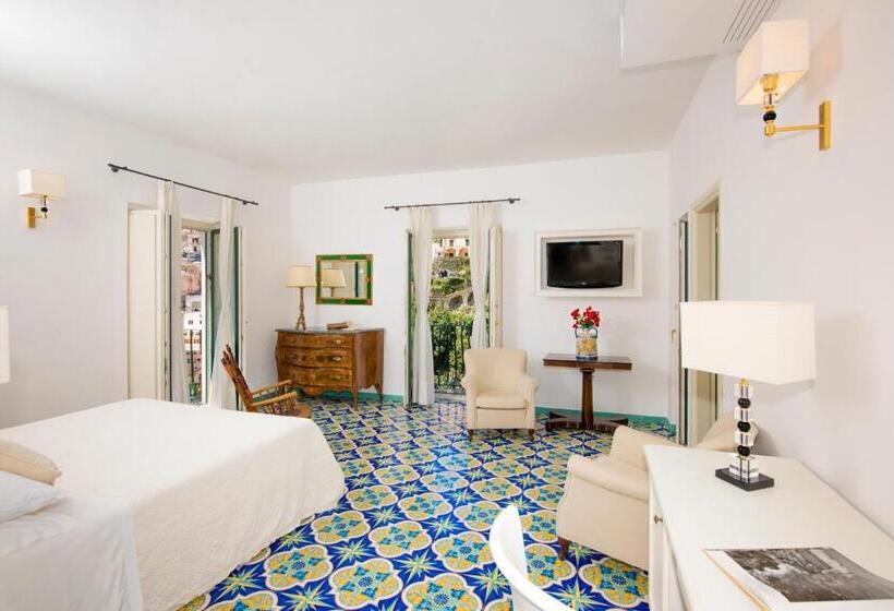 小型套房带海景, Savoia