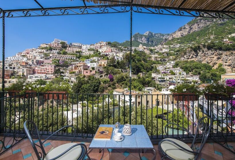 Comfort room with terrace, Savoia