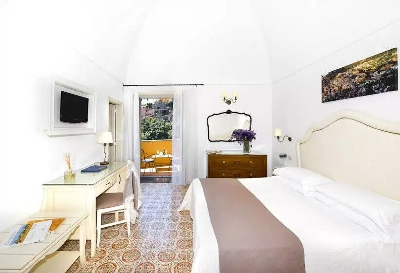 Comfort room with terrace, Savoia