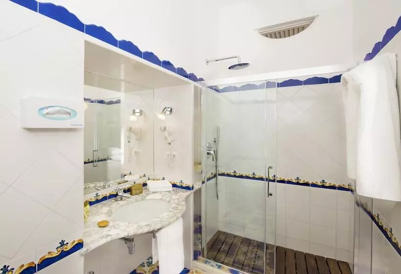 اتاق کلاسیک با تراس, Savoia
