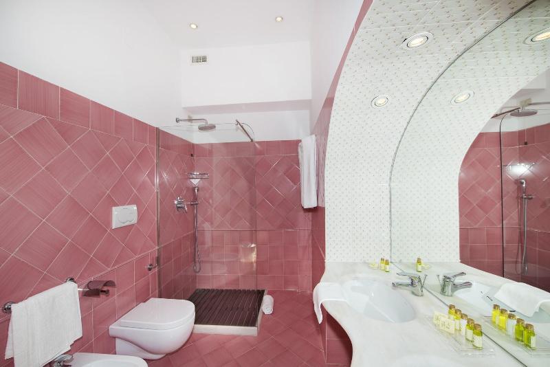 高级海景房, Savoia