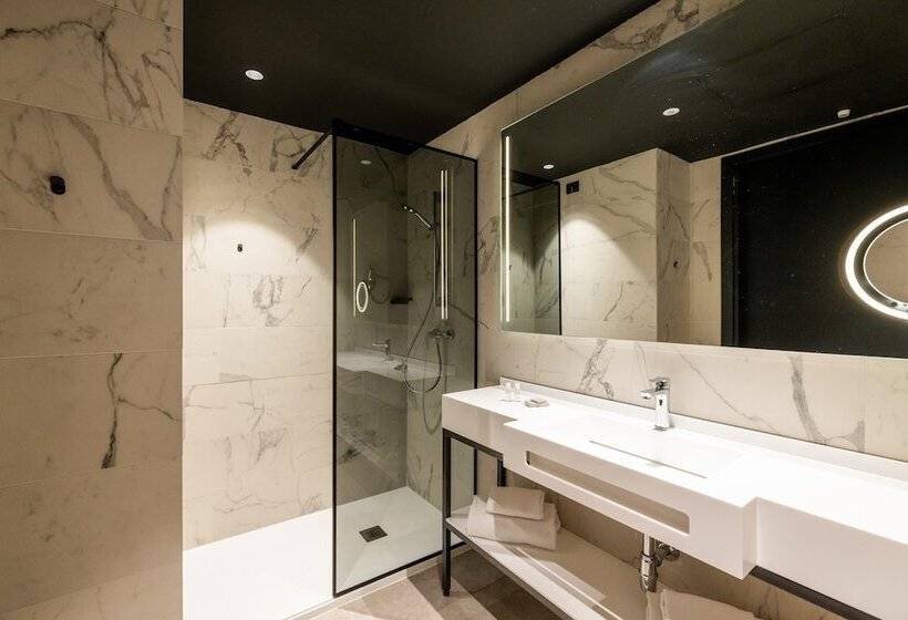اتاق استاندارد سه نفره, Smart Hotel Central