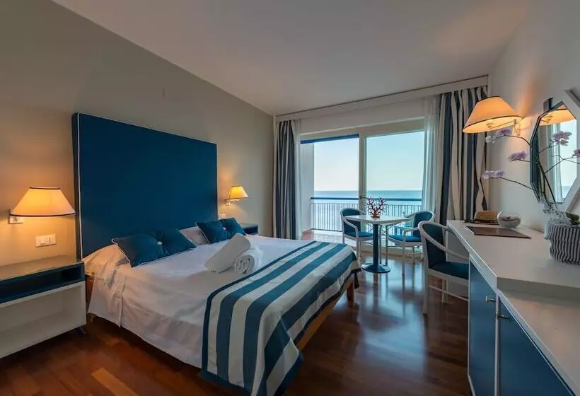 اتاق استاندارد با چشم‌انداز دریا, Splendid Hotel La Torre