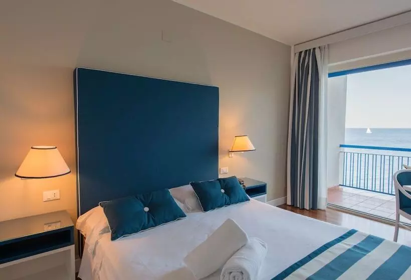 اتاق استاندارد با چشم‌انداز دریا, Splendid Hotel La Torre