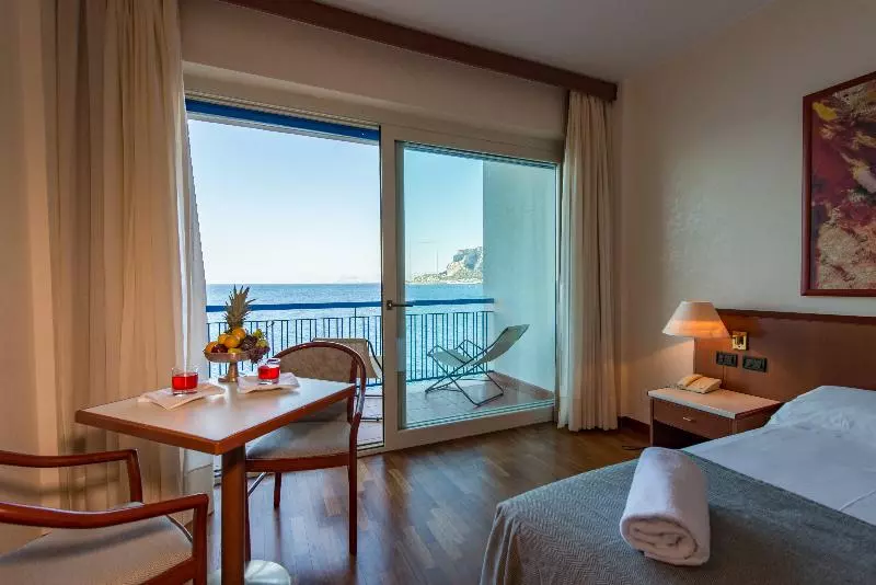 اتاق استاندارد چهار تخته با چشم‌انداز دریا, Splendid Hotel La Torre