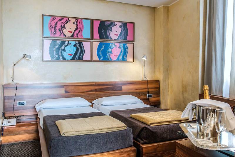 חדר סופריור, Tritone