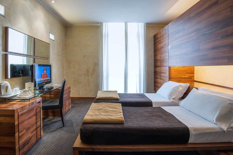 חדר סופריור, Tritone