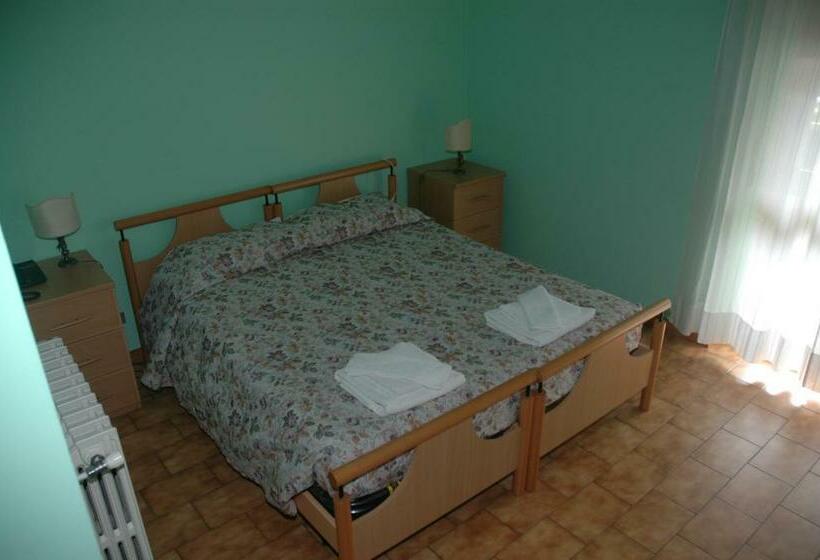 スタンダードトリプルルーム, Valentino