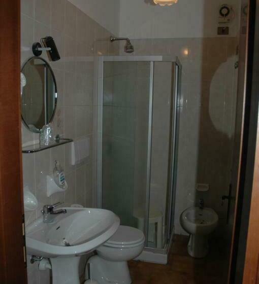 スタンダードトリプルルーム, Valentino