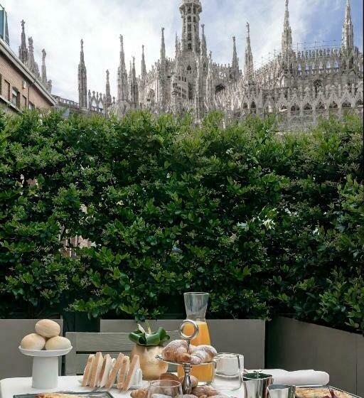 سوئیت جونیور با چشمانداز, Rosa Grand Milano Starhotels Collezione