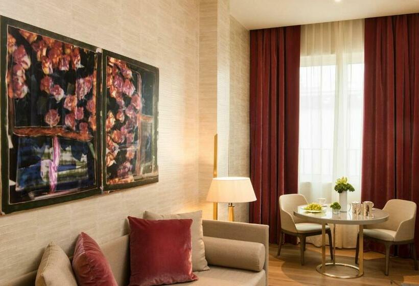 سوئیت جونیور با چشمانداز, Rosa Grand Milano Starhotels Collezione