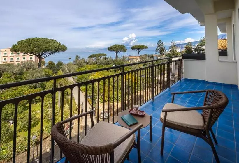 Deluxe Room View Sea with Balcony