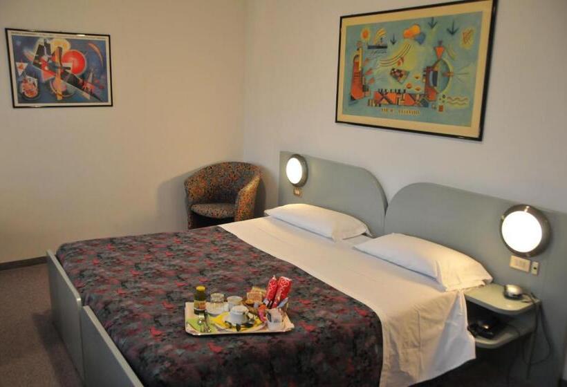 اتاق استاندارد, Al Fogher