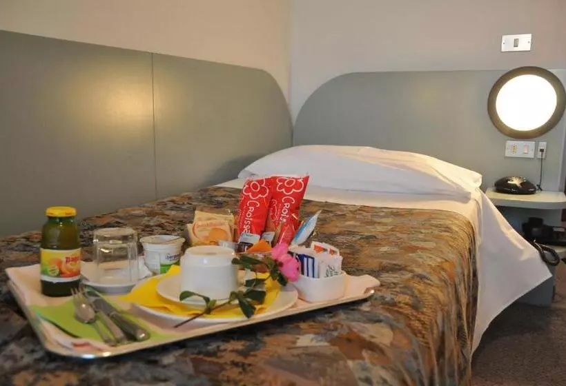 اتاق استاندارد یک نفره, B&b Hotel Treviso Al Fogher