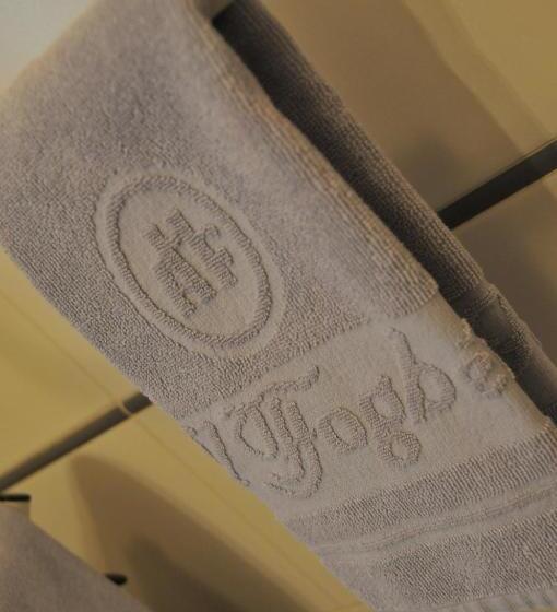 اتاق استاندارد یک نفره, Al Fogher