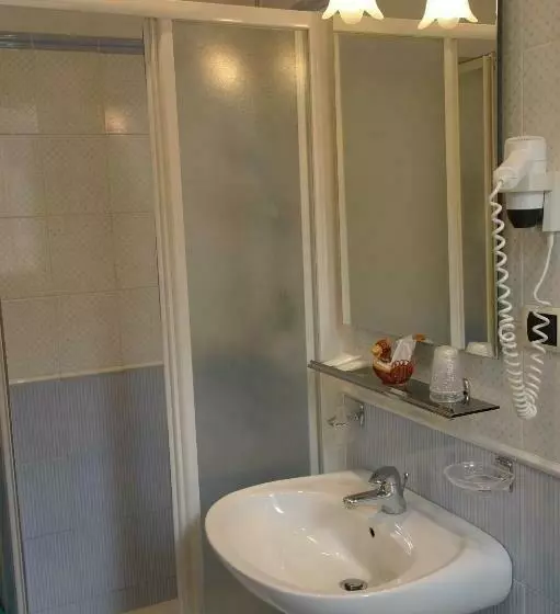 Habitació Triple Estàndard, Armando' S