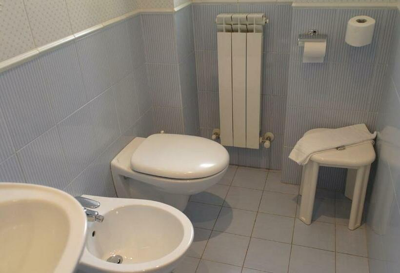 חדר סטנדרט לארבעה, Armando' S