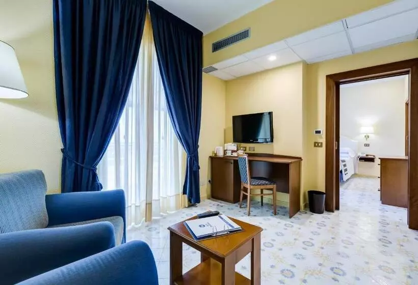 سوییت جونیور با چشم‌انداز دریا, Best Western Hotel La Solara