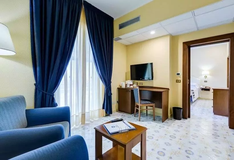 سوییت جونیور با چشم‌انداز دریا, Best Western Hotel La Solara