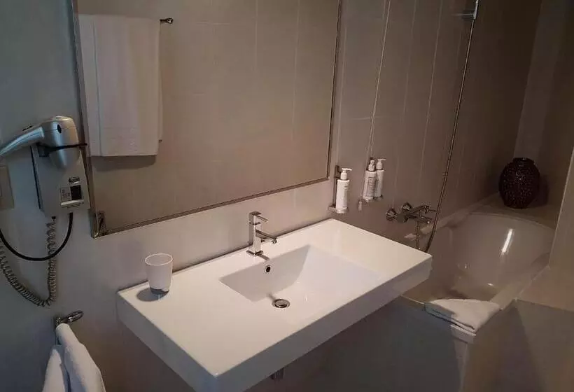 اتاق استاندارد سه نفره, Clocchiatti Next