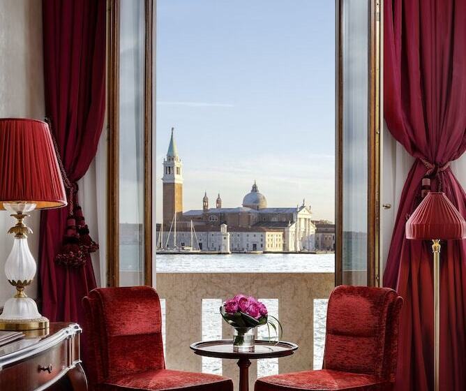 اتاق لوکس با چشم‌انداز دریاچه, Danieli, Venice