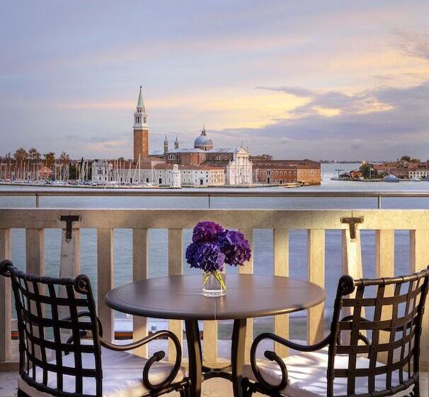 اتاق لوکس با چشم‌انداز دریاچه, Danieli, Venice