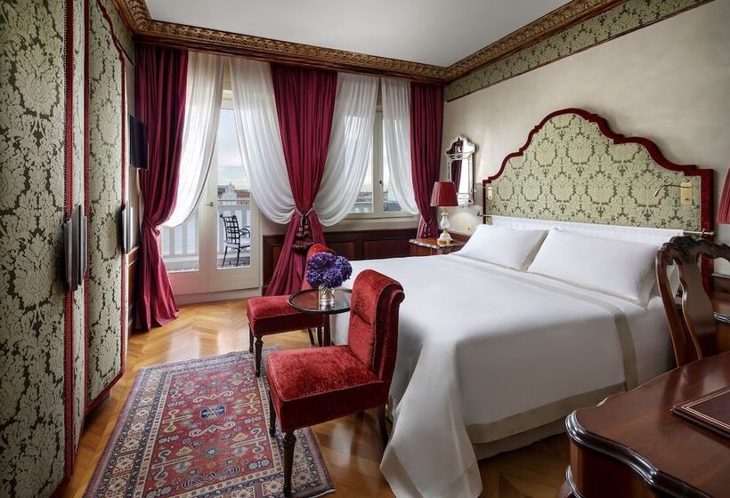 اتاق لوکس با چشم‌انداز دریاچه, Danieli, Venice