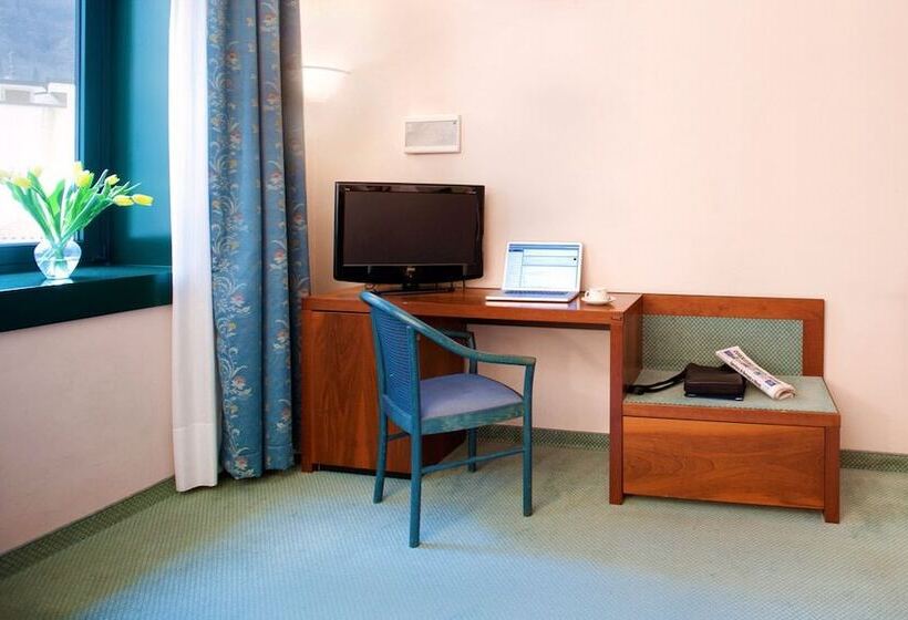 Quarto Triplo Superior, Diana