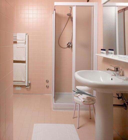 غرفة إقتصادية فردية, Diana