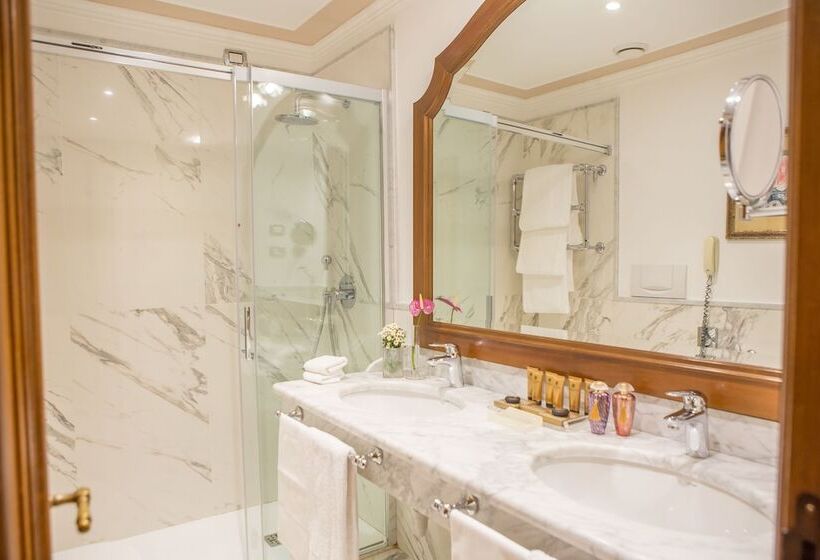 اتاق لوکس, Due Torri