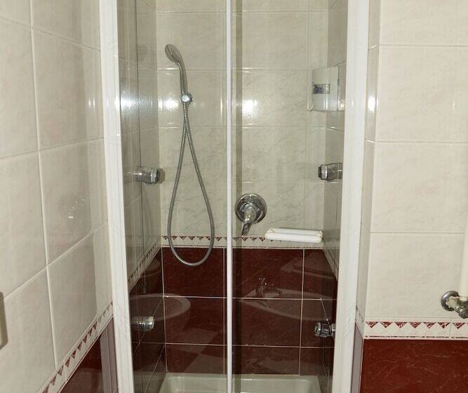 Standard Yhden Hengen Huone, Giotto