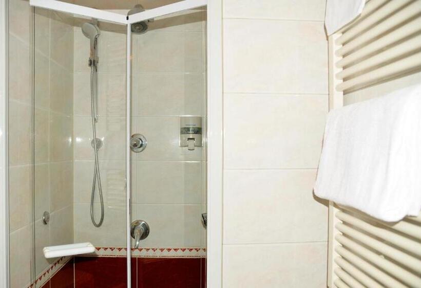 Standard Yhden Hengen Huone, Giotto