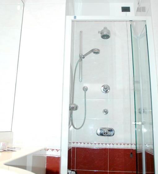 Standard Kolmen Hengen Huone, Giotto