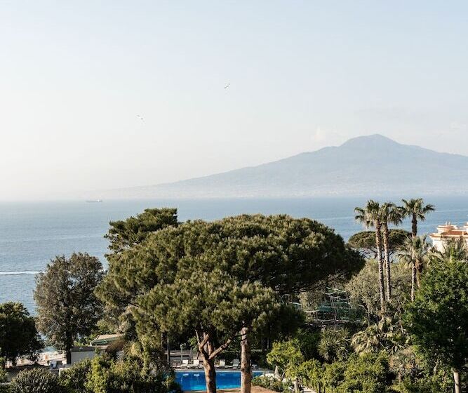 Люкс Вид на Море, Grand Hotel Cocumella