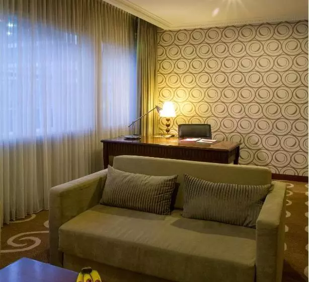 Sviitti 2 Makuuhuonetta, Grand Hotel Preanger
