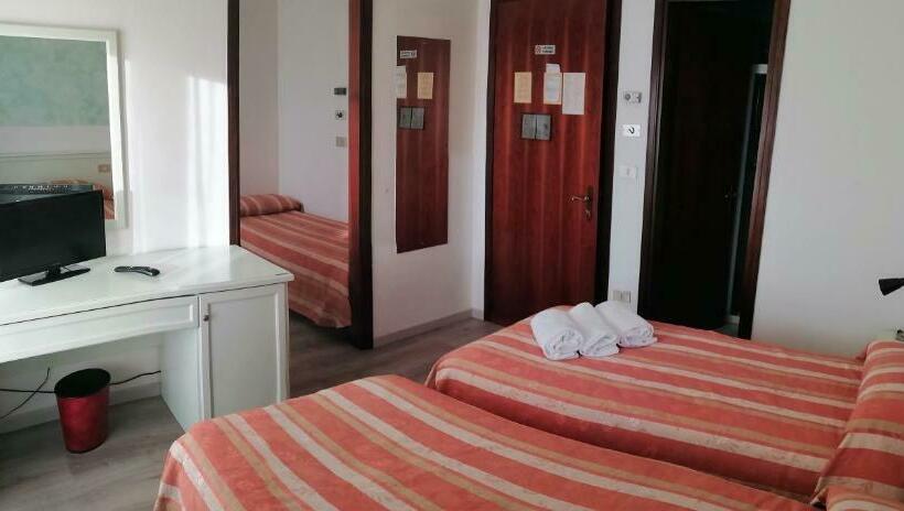 חדר סטנדרט לשלושה עם מרפסת, Kristall