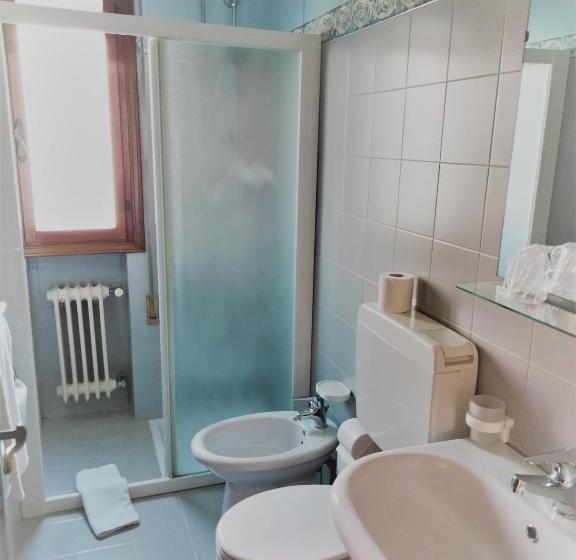 חדר סטנדרט יחיד, Kristall