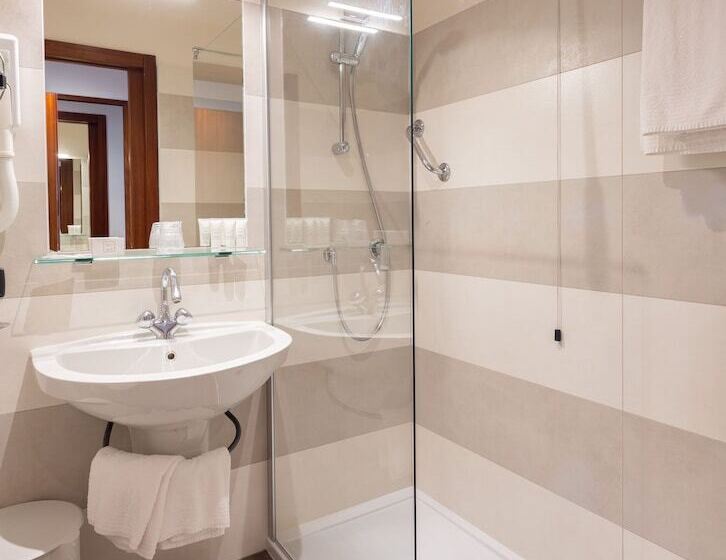 דירת חדר שינה עם טרסה ונוף לים, Laurin