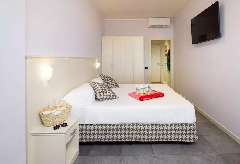 1 Bedroom Apartment with Terrace Sea View, Laurin