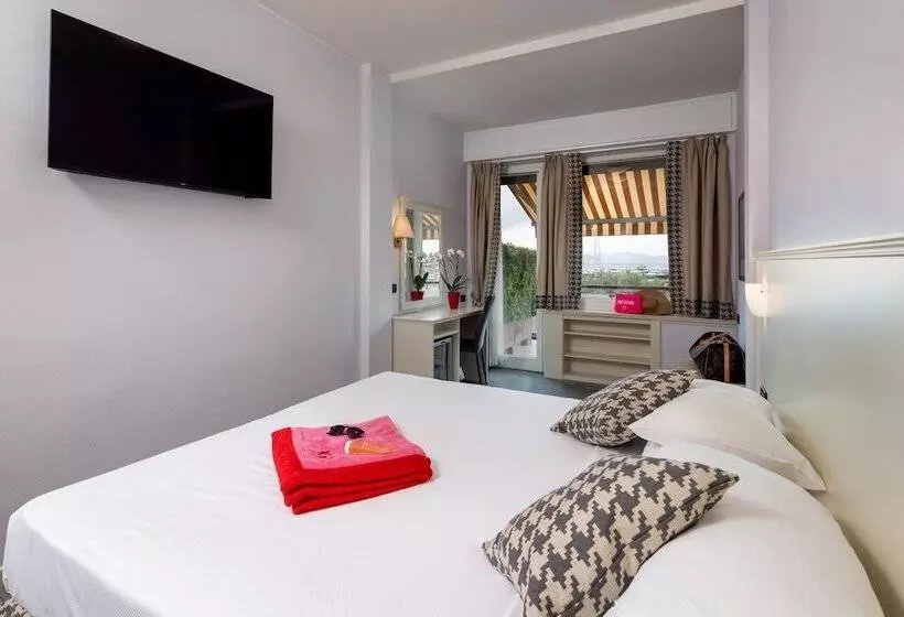 1 Bedroom Apartment with Terrace Sea View, Laurin