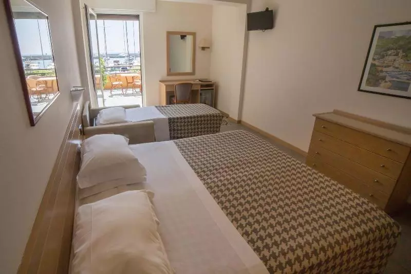 Triple Room Sea View, Laurin